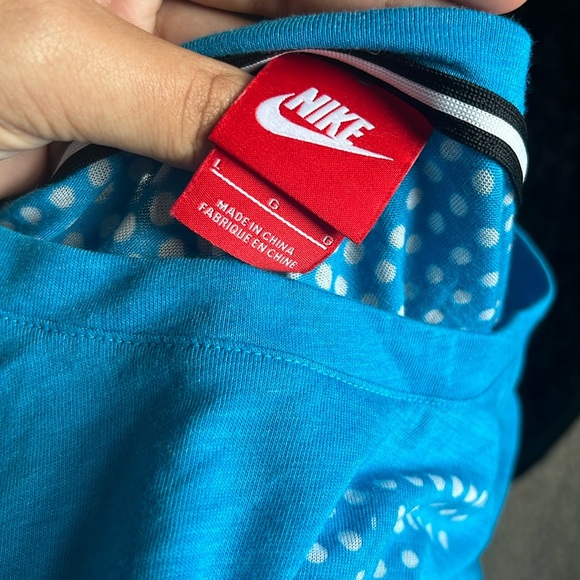 Nike Blue Flowy Polka dots designed Long sleeve 💙🩵 - Picture 3 of 3